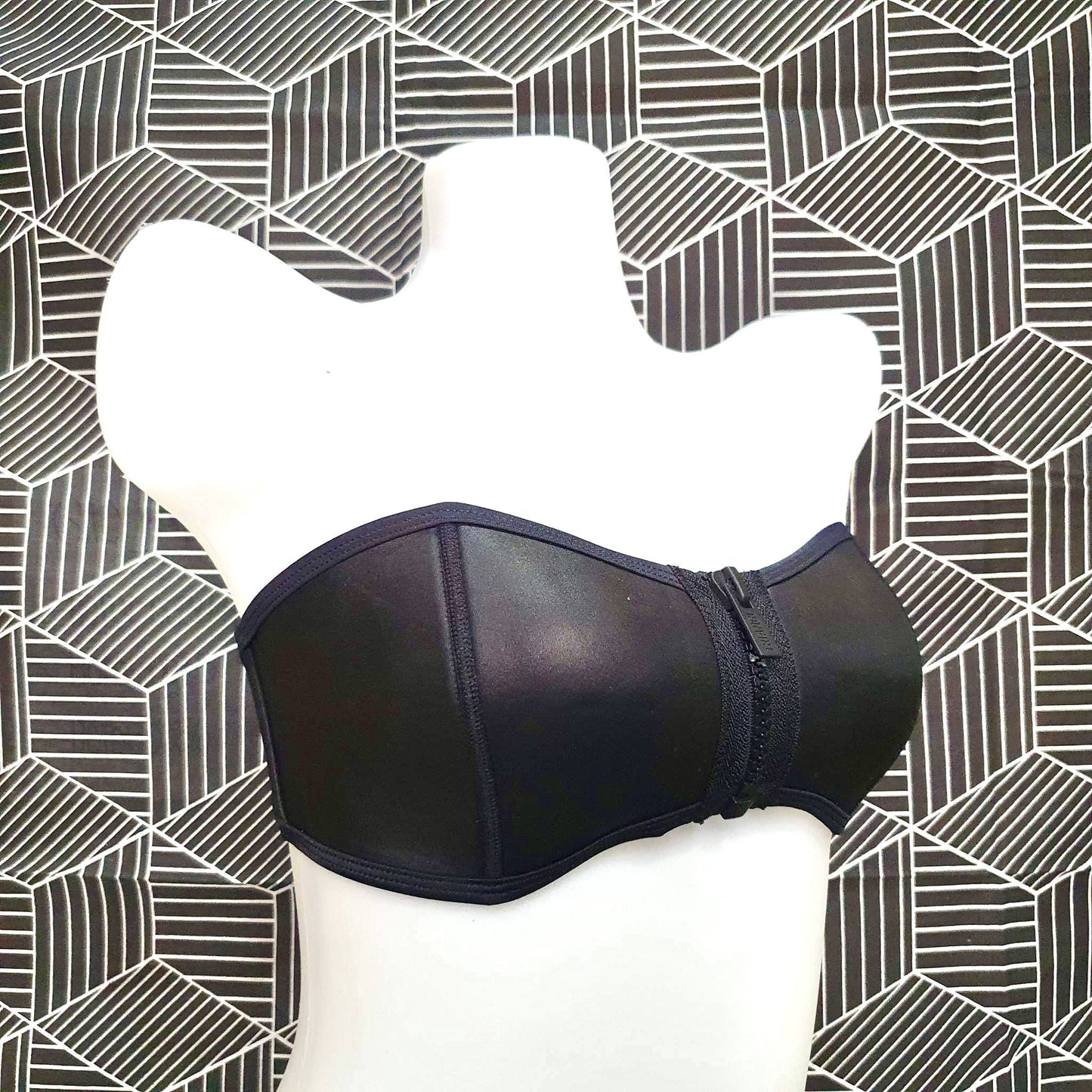 Authentic Australian Triangl Swimwear Swimsuit - NEW YORK NOIR BANDEAU - TOP