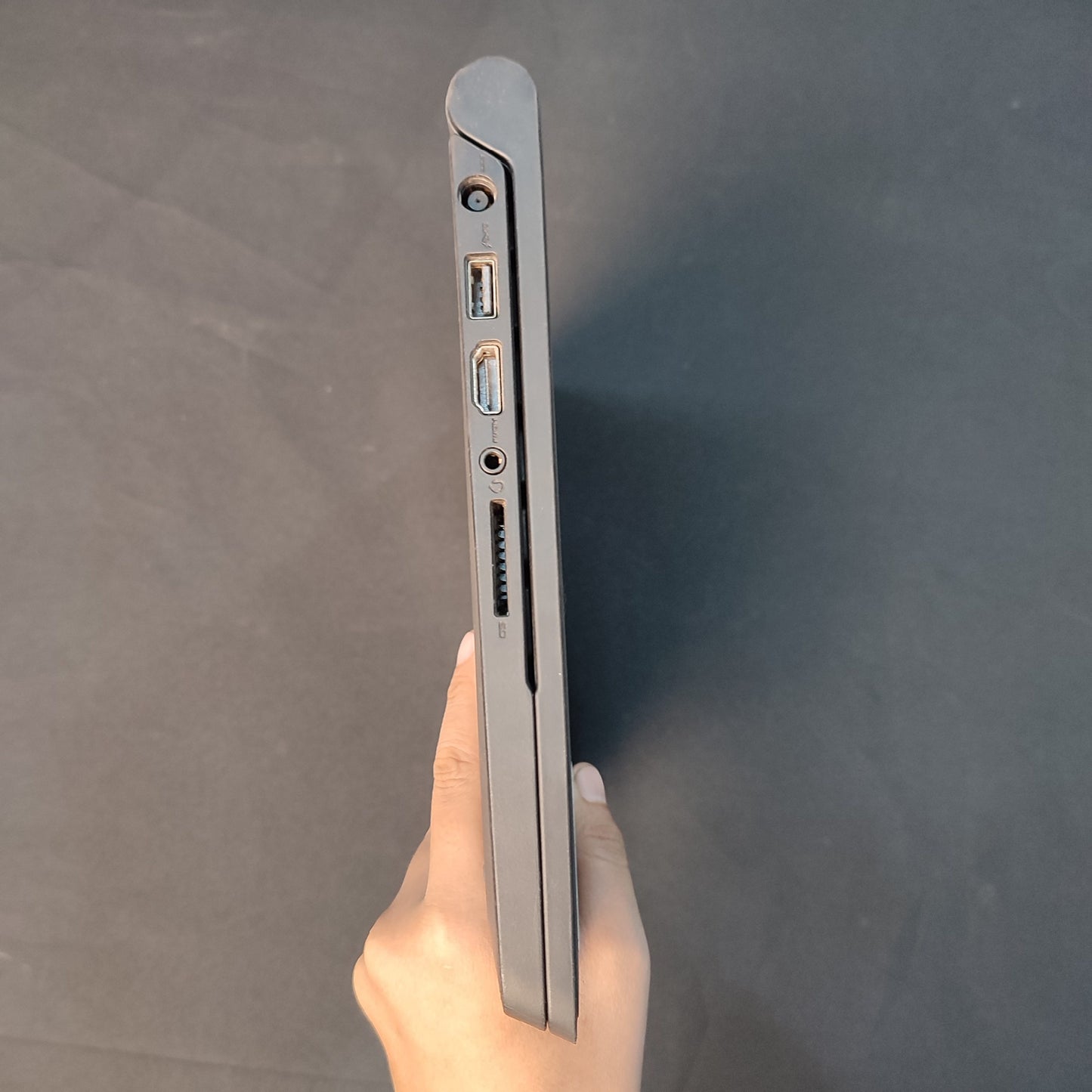 Pre-loved Chromebook Dell P22T Laptop with Charger (16GB/32GB ROM)