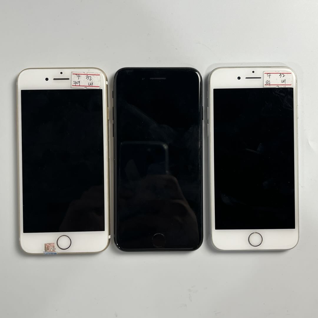 Pre-loved iPhone 7 Factory Unlocked Grade C - with Box and Complete Accessories