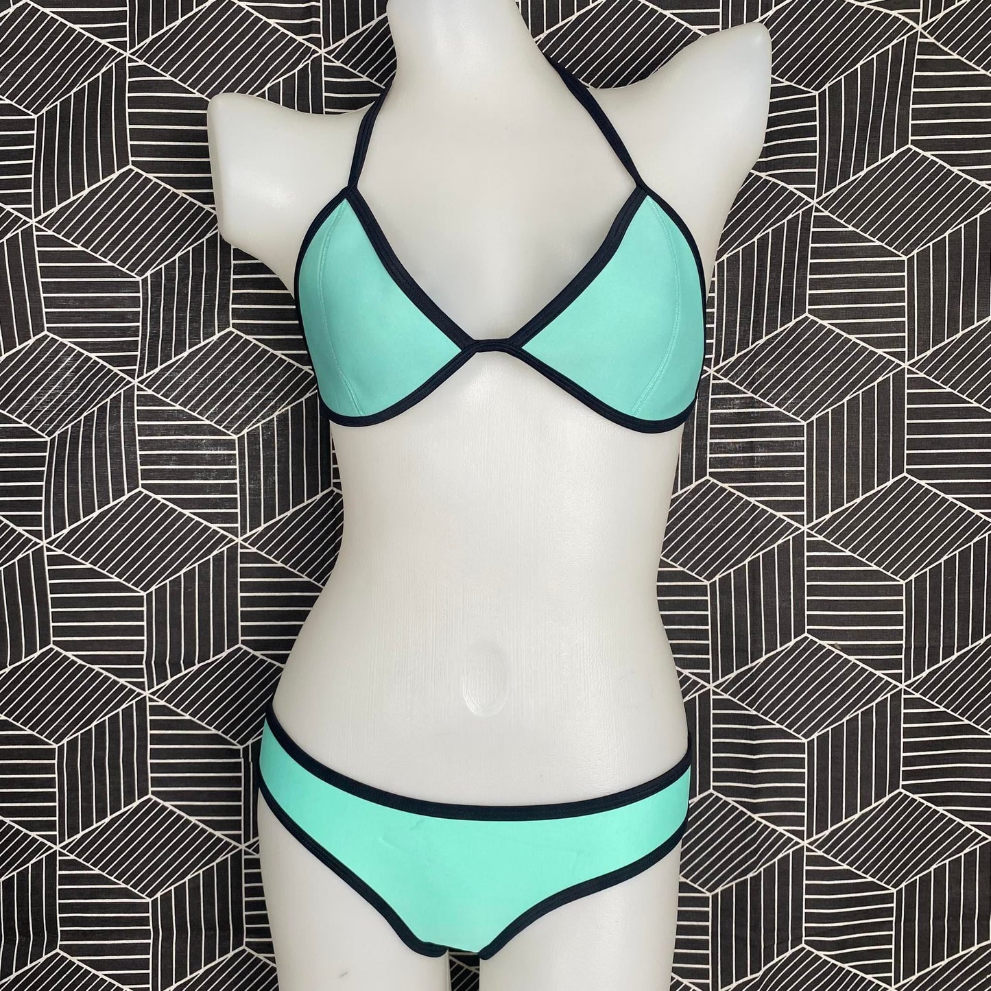 Authentic Australian Triangl Swimwear Swimsuit - Miami Mint - Neoprene-Top