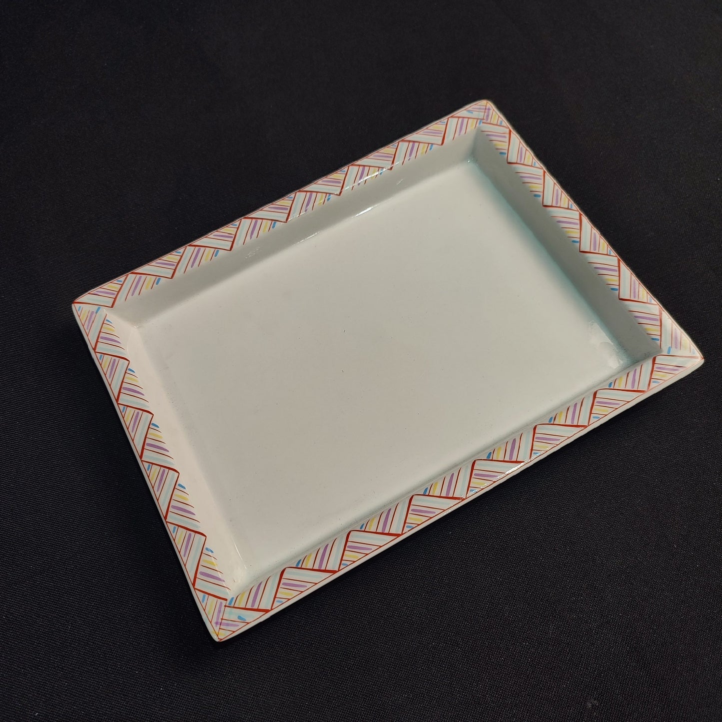 Rectangular Stripes White Plate