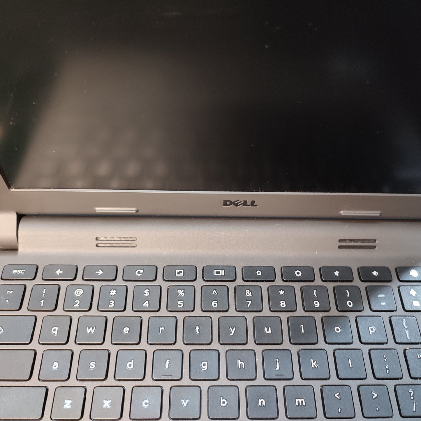 Pre-loved Chromebook Dell P22T Laptop with Charger (16GB/32GB ROM)