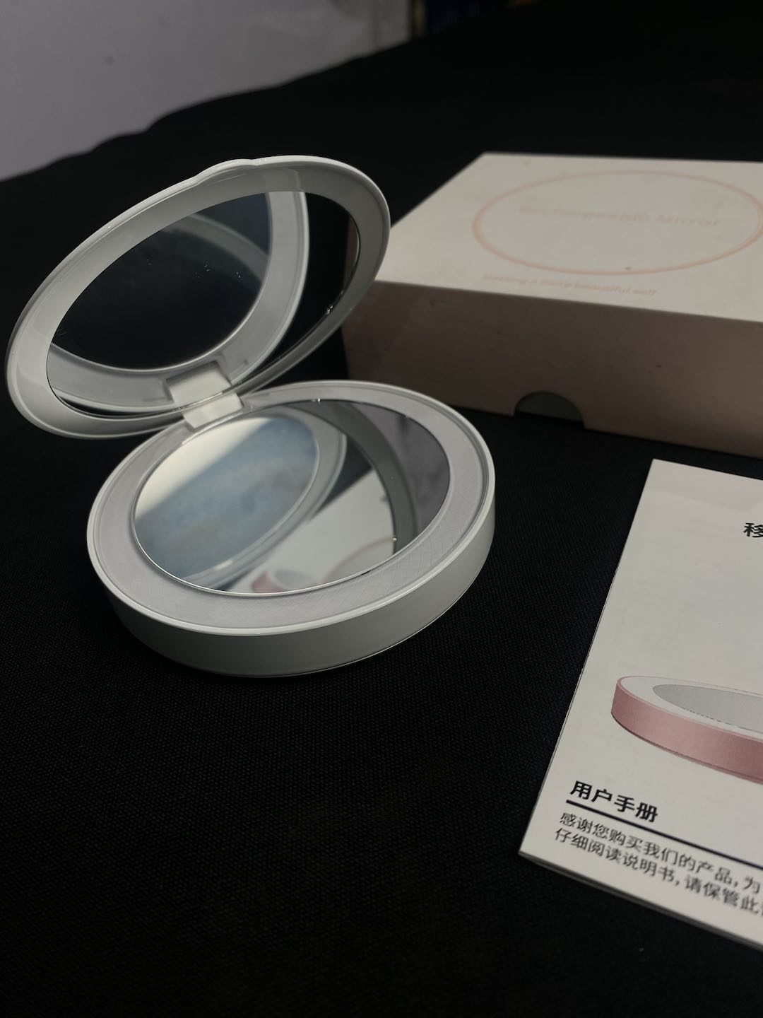 High Quality Amazon Rechargeable LED Mirror Powerbank 2300mAh