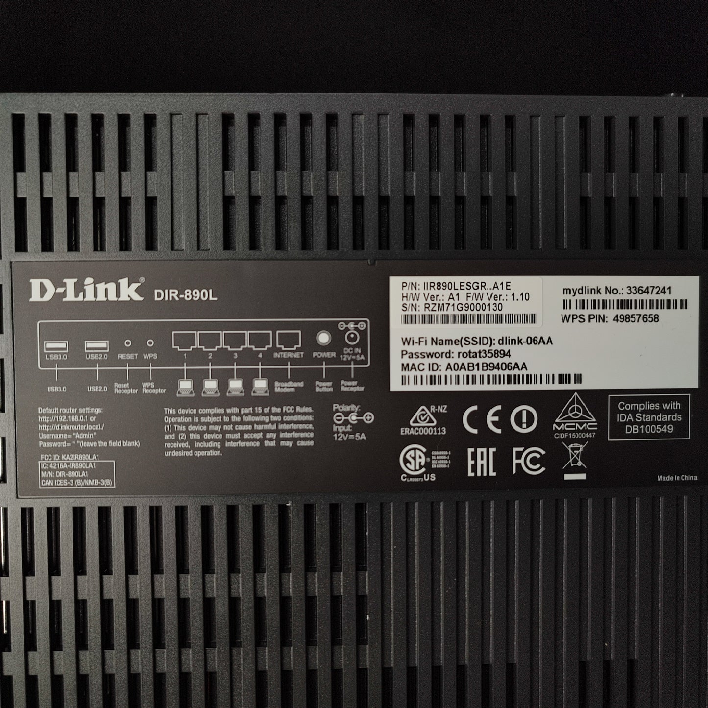 D-LINK DIR-890L AC3200 Ultra Wi-Fi Tri-band Router