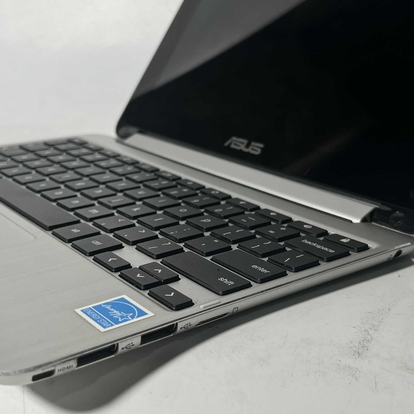 Pre-loved Chromebook Asus C100P Flippable Touchscreen Laptop - CLASS B